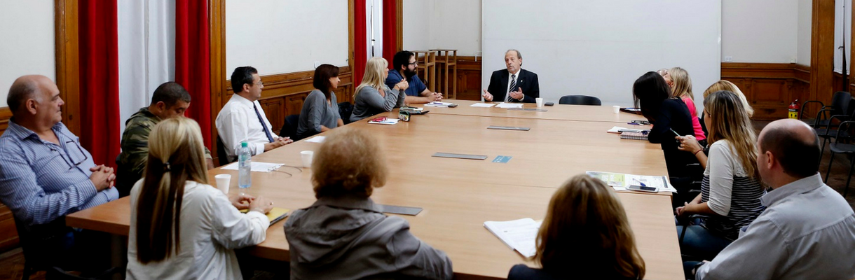 El Prosecretario de Relaciones Institucionales de la UNLP  Juan Carlos Martín, coordina el 11º Encuentro de la Mesa de Trabajo de Personas Mayores.